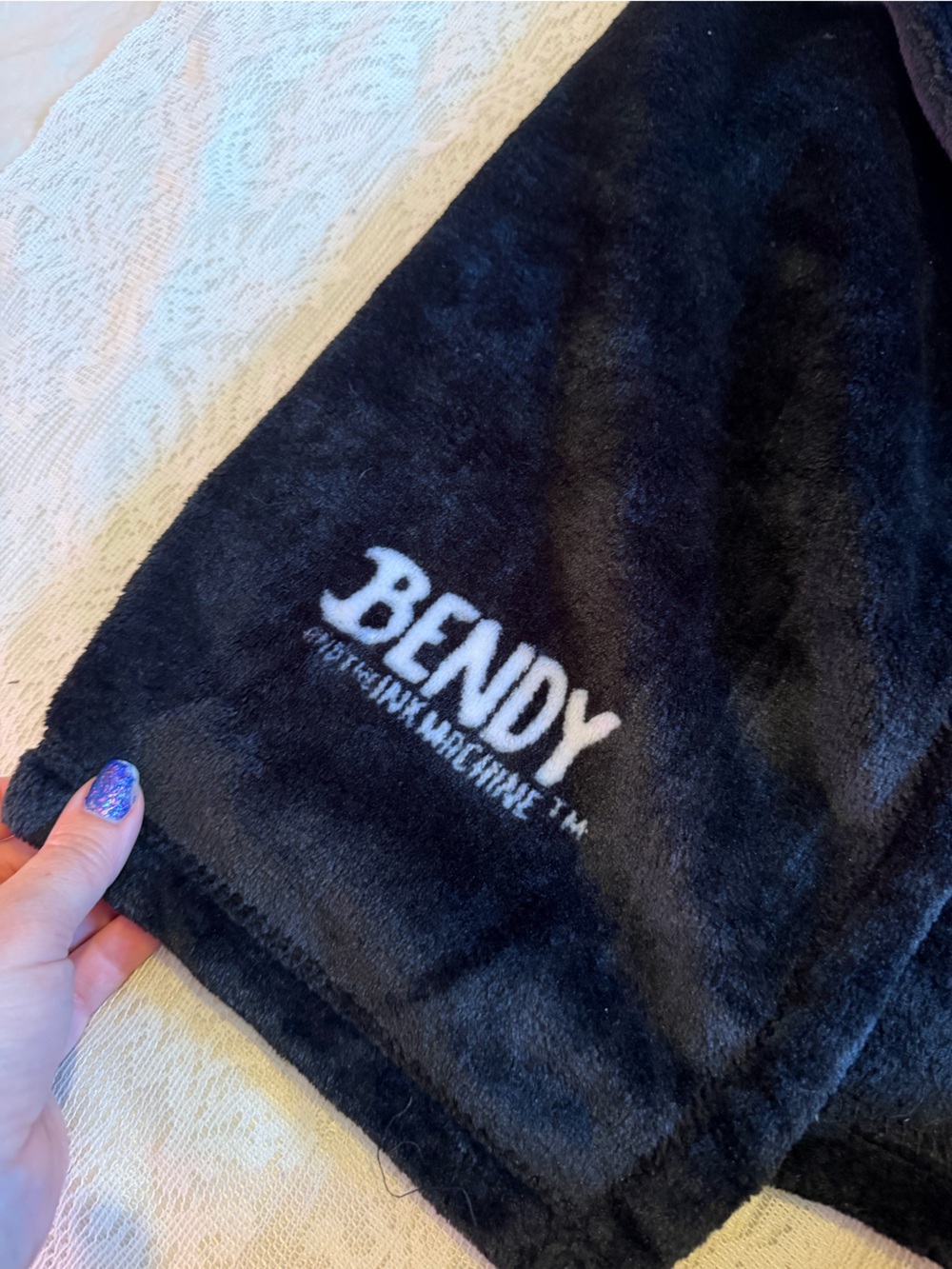 Mad Engine Bendy and the ink machine hooded plush blanket throw - Picture 5 of 11